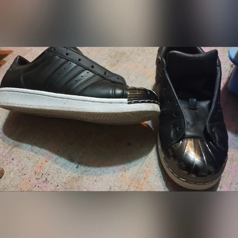 Adidas - Picture 2 of 3